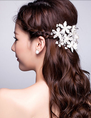 高雅的扎头发 成熟高雅气质扎头发