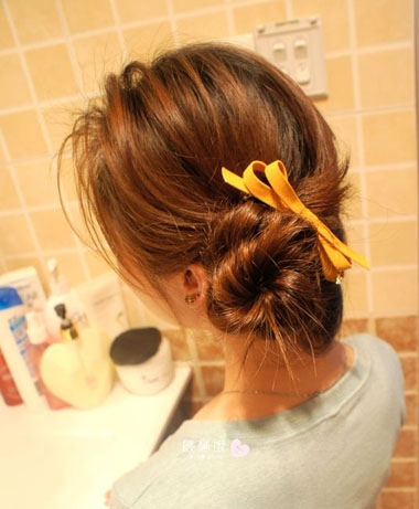 梳头发的方法_梳头发好看的方法图解_简单梳