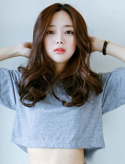 圆脸适合的大卷烫发图片 圆脸女生烫发发型