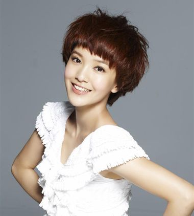 蘑菇样的头发烫成什么样好看 蘑菇头烫发发型图片