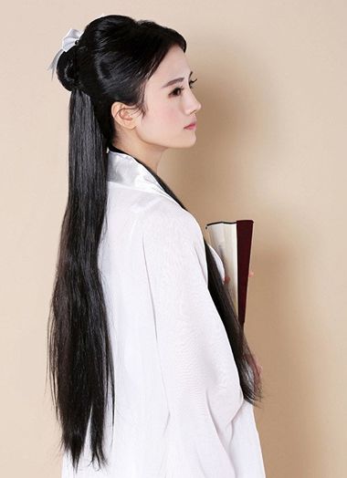 很多人梳中分刘海都是可以的,古装中分刘海怎么梳发型,在古风发型中