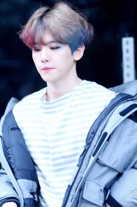 彩虹,赤橙黄绿青蓝紫的排列给人很绚丽的感觉,五颜六色的涂在头发上在