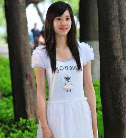 章泽天发型叫什么 优雅长发打造清纯女神