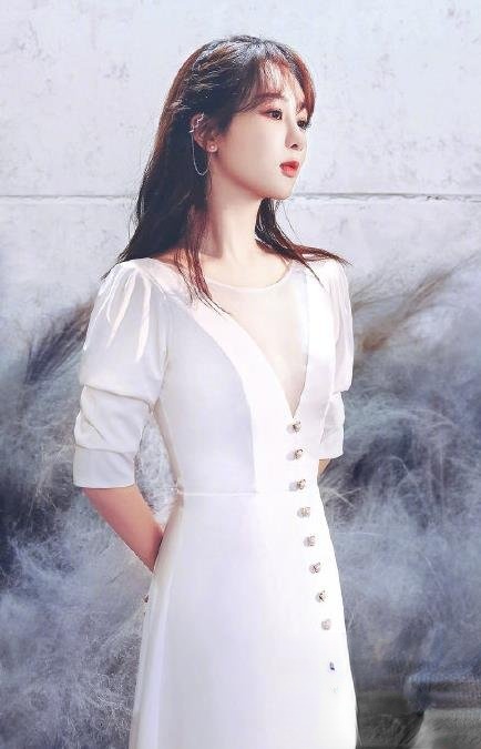 杨紫云雾大片 仙气飘飘温柔高贵_最新流行发型设计发型图片与美发造型门户网