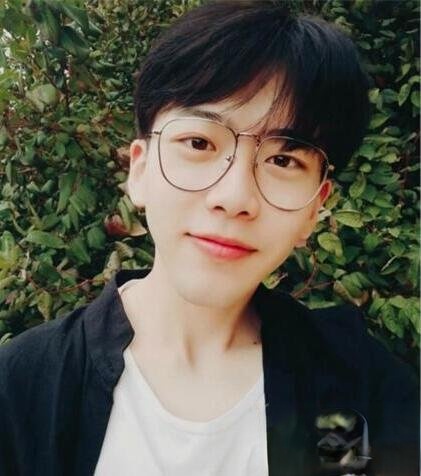 费启鸣发型叫什么 清秀小哥哥必备