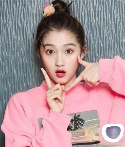 关晓彤时尚扎发发型 打造优雅大方美少女