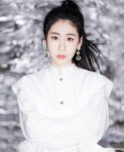 张碧晨长发发型 打造青春美少女