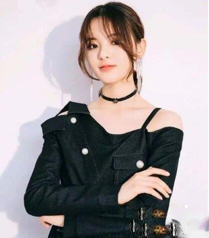 杨超越发型叫什么 时尚发型展现甜美少女感_最新流行发型设计发型图片与美发造型门户网