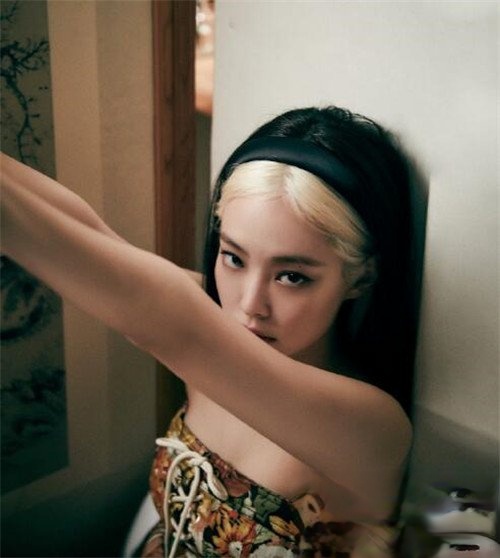 JENNIEɫ˫β ޷۷ͽ_зƷͼƬŻ