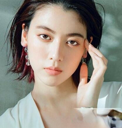 周杰伦MV女主三吉彩花短发 清秀简约满满初恋女神范