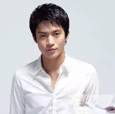 小栗旬热血高校发型 个性帅气展现男子汉气概