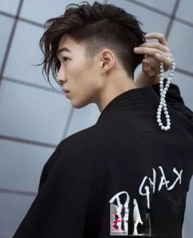 周柏豪发型叫什么 洋气个性散发男人味