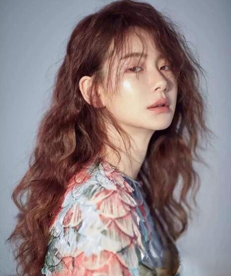 女明星卷发发型盘点 get同款你也是高颜值女神_最新流行发型设计发型图片与美发造型门户网