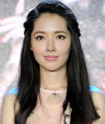 郭碧婷长发发型 简约时尚满满女神范