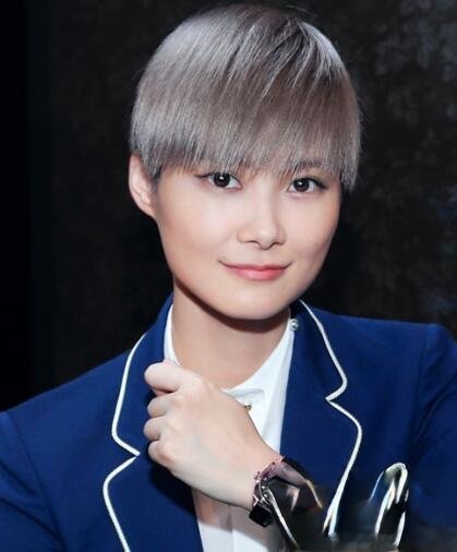 李宇春短发叫什么 吸睛有范就是这么酷