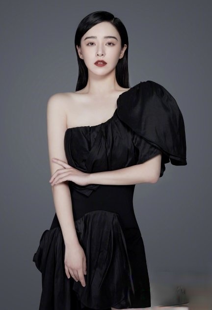 阚清子时尚造型LOOK “很难瘦”也照样美到不像话_最新流行发型设计发型图片与美发造型门户网