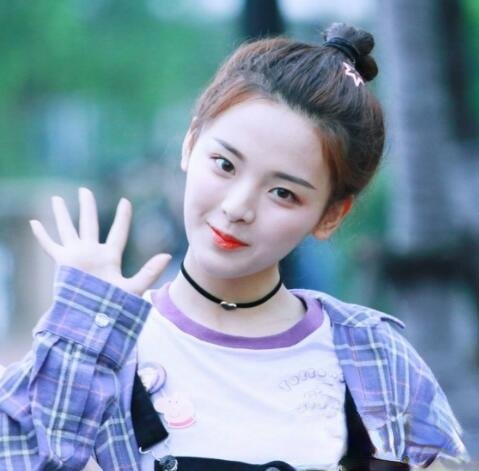 杨超越发型叫什么 时尚发型展现甜美少女感_最新流行发型设计发型图片与美发造型门户网