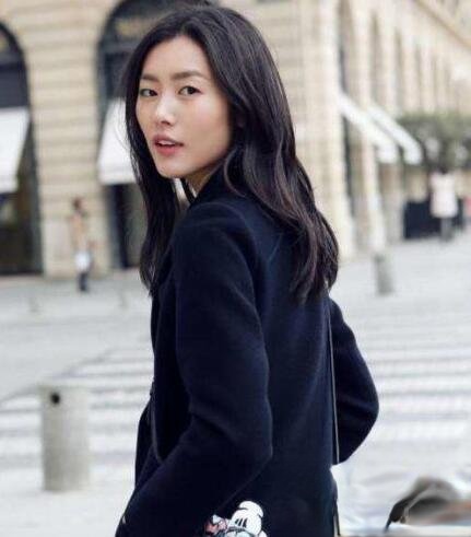 刘雯发型叫什么 长短不一气质不同_最新流行发型设计发型图片与美发造型门户网