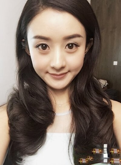圆脸女生超显瘦卷发 赵丽颖卷发发型盘点
