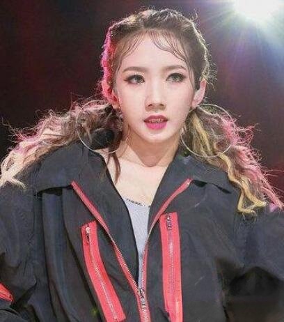 火箭少女同款扎发发型 双马尾活泼又可爱