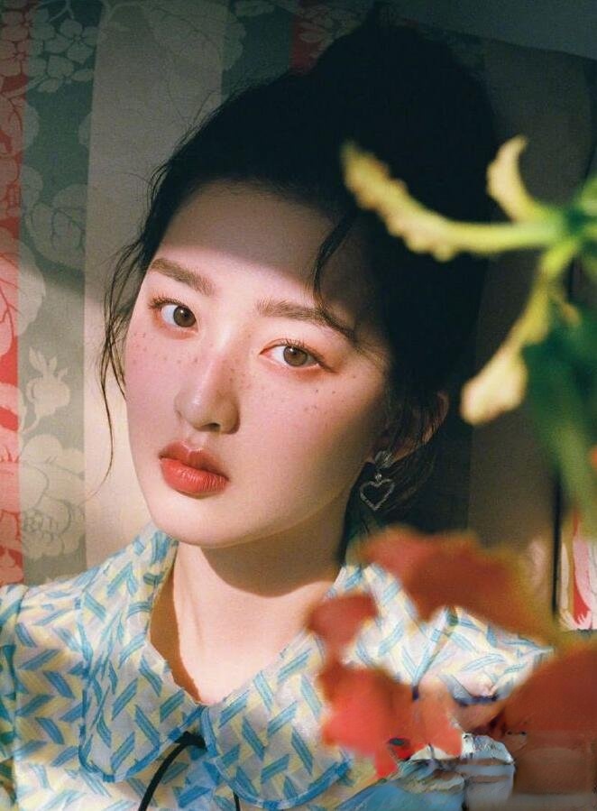适合穿裙子的发型推荐 跟着女明星get美美造型