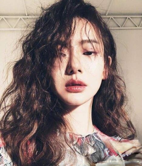 戚薇发型大盘点 风格百变短发给人印象最深