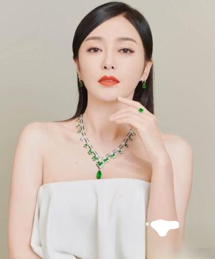 秦岚时尚减龄发型 优雅大方显温柔女人味_最新流行发型设计发型图片与美发造型门户网
