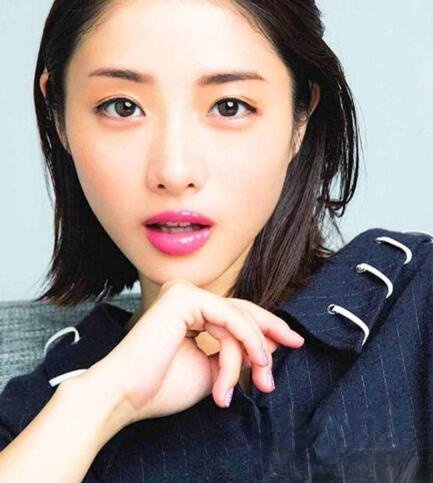 石原里美短发发型 甜美俏皮撩人技能满点