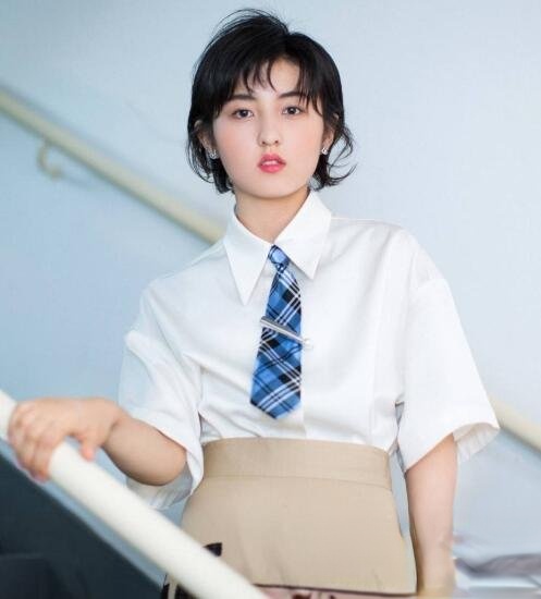 张子枫的发型叫什么 剪个性短发变身元气少女_最新流行发型设计发型图片与美发造型门户网