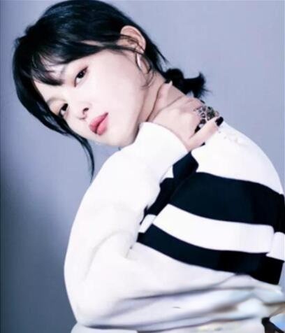 辛芷蕾发型叫什么 可长可短女人味十足