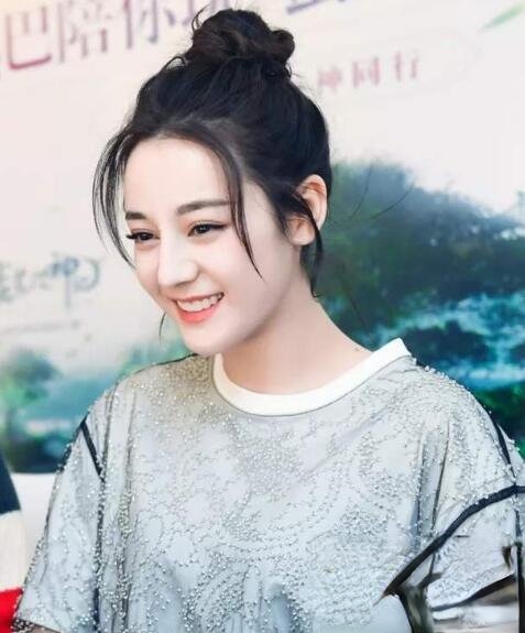 丸子头怎么扎好看 明星丸子头尽显随性美_最新流行发型设计发型图片与美发造型门户网