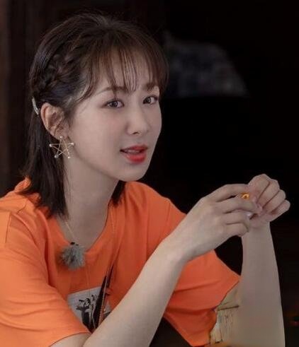 《中餐厅》杨紫发型 活泼俏皮少女感满屏
