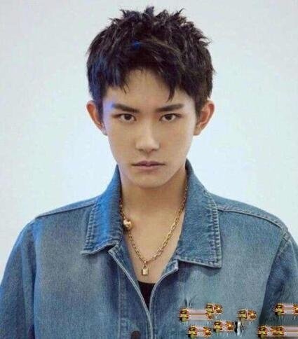 易烊千玺发型 从少年到型男的蜕变