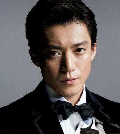 小栗旬热血高校发型 个性帅气展现男子汉气概