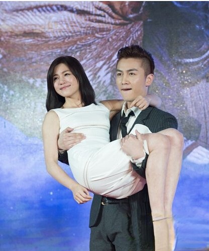 陈晓陈妍希相恋 亲密造型羡煞旁人
