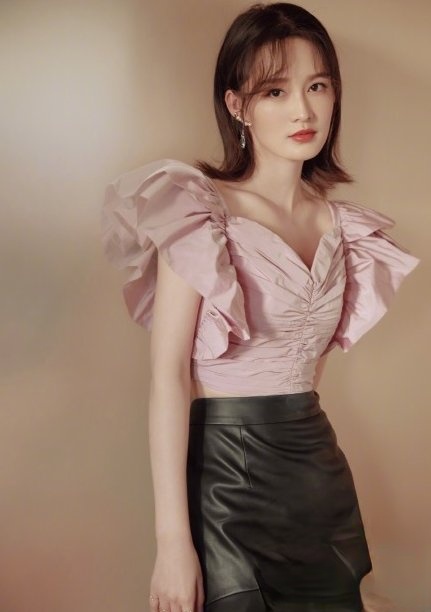 李沁香芋紫蝴蝶袖造型图片 元气少女LOOK灵动清新_最新流行发型设计发型图片与美发造型门户网
