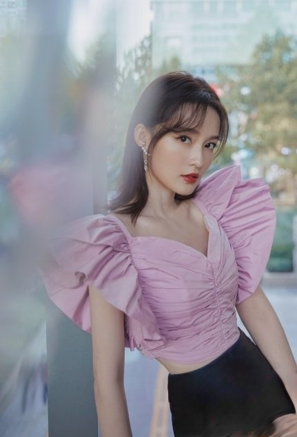 李沁香芋紫蝴蝶袖造型图片 元气少女LOOK灵动清新_最新流行发型设计发型图片与美发造型门户网