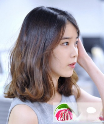 IU李智恩发型图片 红色够嘻哈运动