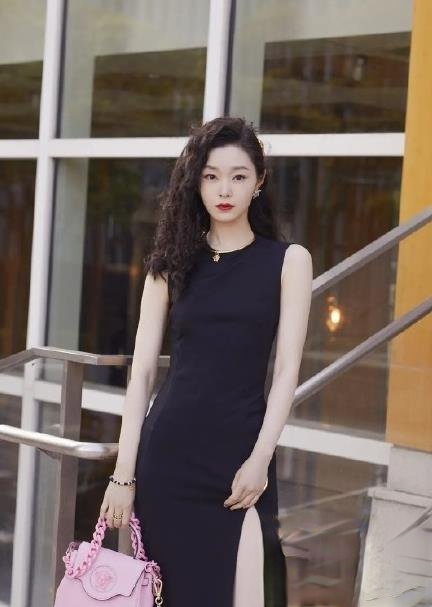 宋轶慵懒复古羊毛卷造型 性感妩媚女人味十足_最新流行发型设计发型图片与美发造型门户网
