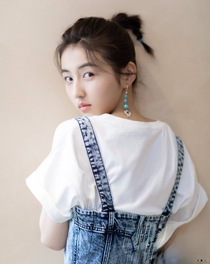 黑色头发留什么发型好看 自然发色照样演绎时尚范_最新流行发型设计发型图片与美发造型门户网