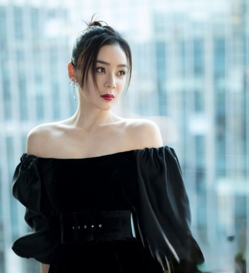 女明星丸子头怎么扎 女神级丸子头塑造时尚感_最新流行发型设计发型图片与美发造型门户网