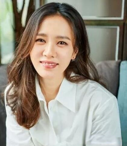 孙艺珍卷发发型 彰显优雅女神范