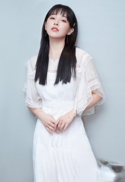 阚清子时尚造型LOOK “很难瘦”也照样美到不像话_最新流行发型设计发型图片与美发造型门户网