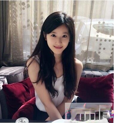 章泽天发型叫什么 优雅长发打造清纯女神