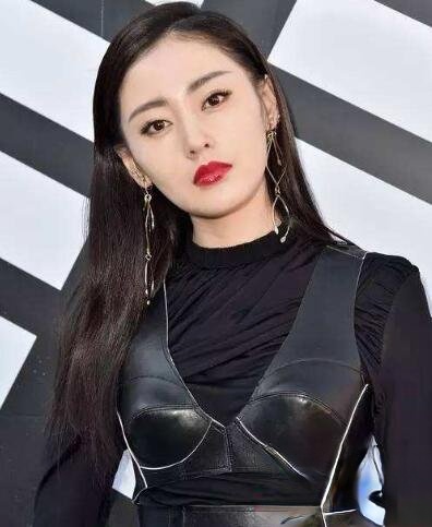 张天爱长发造型 散发慵懒成熟女人味