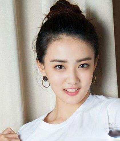 明星同款盘发发型 大方迷人女神范满满