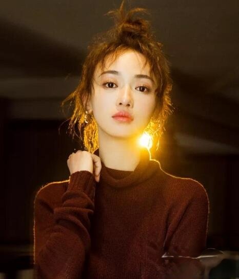 女生怎么扎头发简单好看 get明星同款扎发洋气显嫩