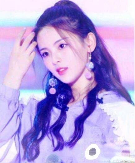 杨超越发型叫什么 时尚发型展现甜美少女感_最新流行发型设计发型图片与美发造型门户网
