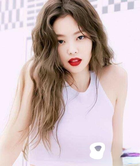 Jennie发型叫什么 直发卷发皆优雅迷人