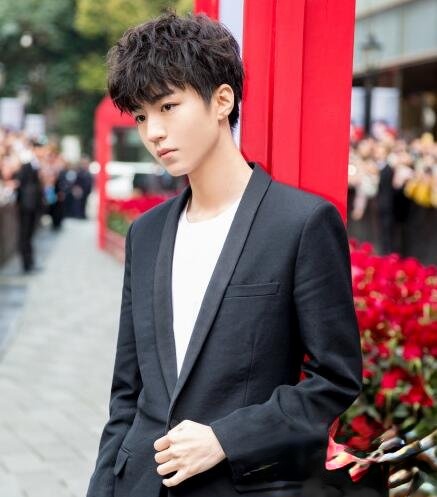 王俊凯的发型叫什么 酷炫个性堪称人气潮男